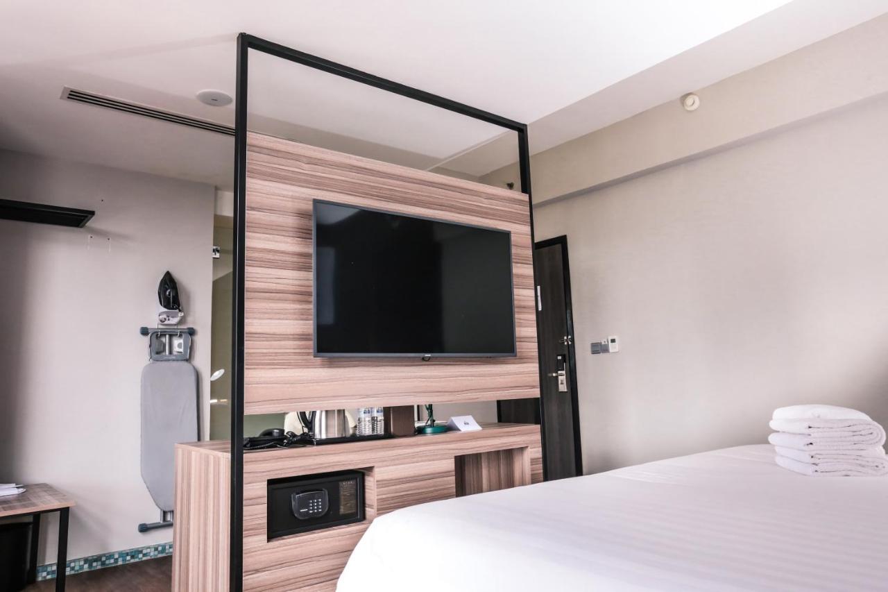 Days Hotel & Suites By Wyndham Kl - Chan Sow Lin Mrt Or Lrt Kuala Lumpur Exterior photo