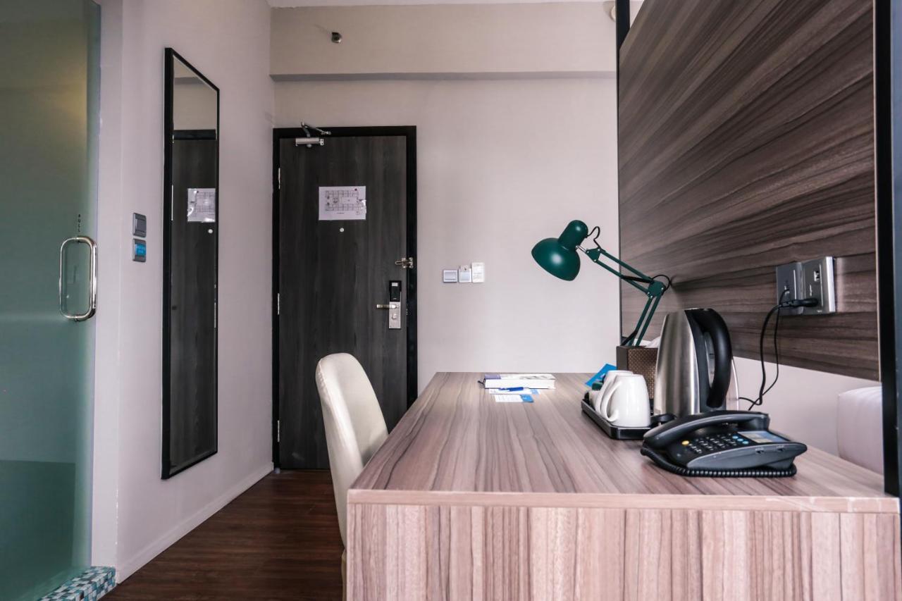 Days Hotel & Suites By Wyndham Kl - Chan Sow Lin Mrt Or Lrt Kuala Lumpur Exterior photo