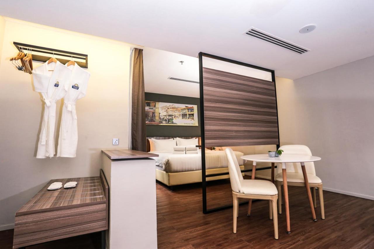 Days Hotel & Suites By Wyndham Kl - Chan Sow Lin Mrt Or Lrt Kuala Lumpur Exterior photo