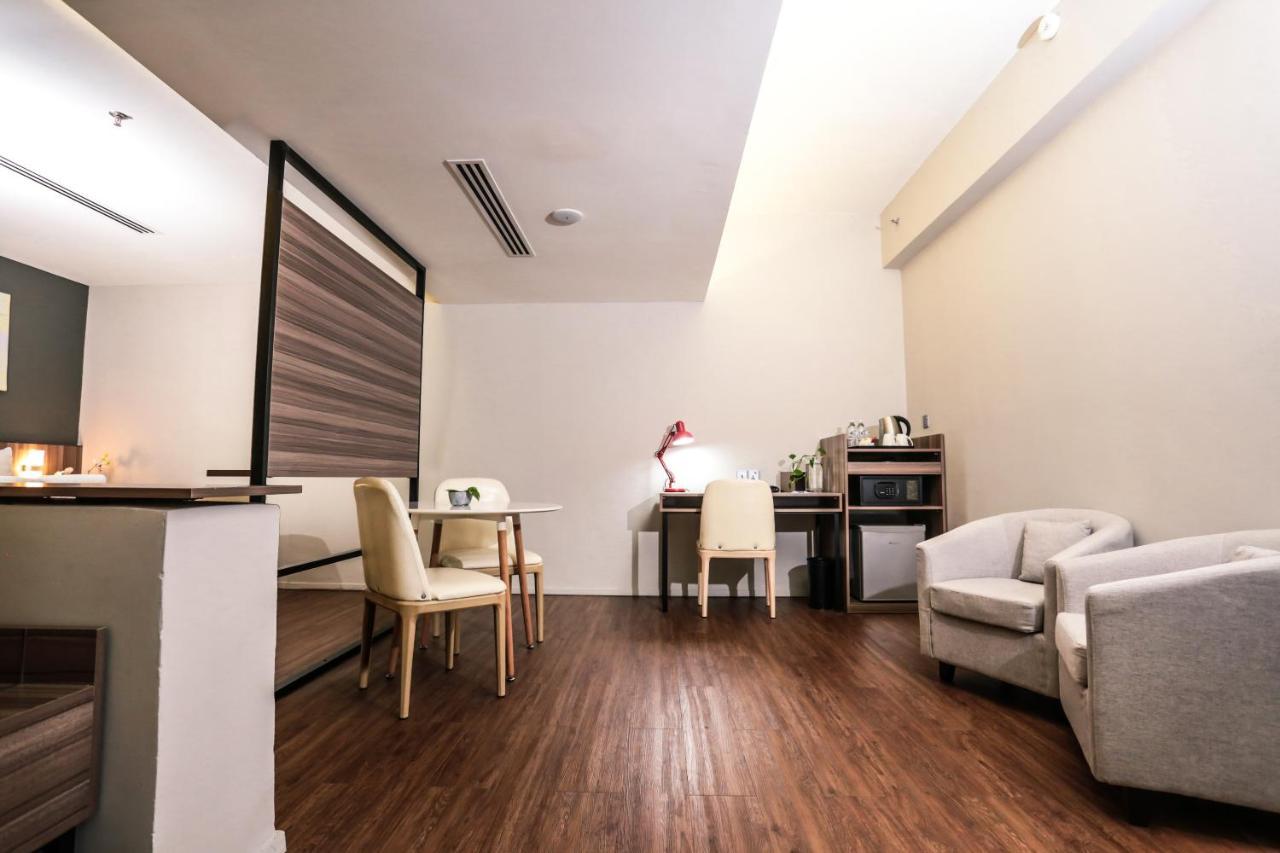 Days Hotel & Suites By Wyndham Kl - Chan Sow Lin Mrt Or Lrt Kuala Lumpur Exterior photo