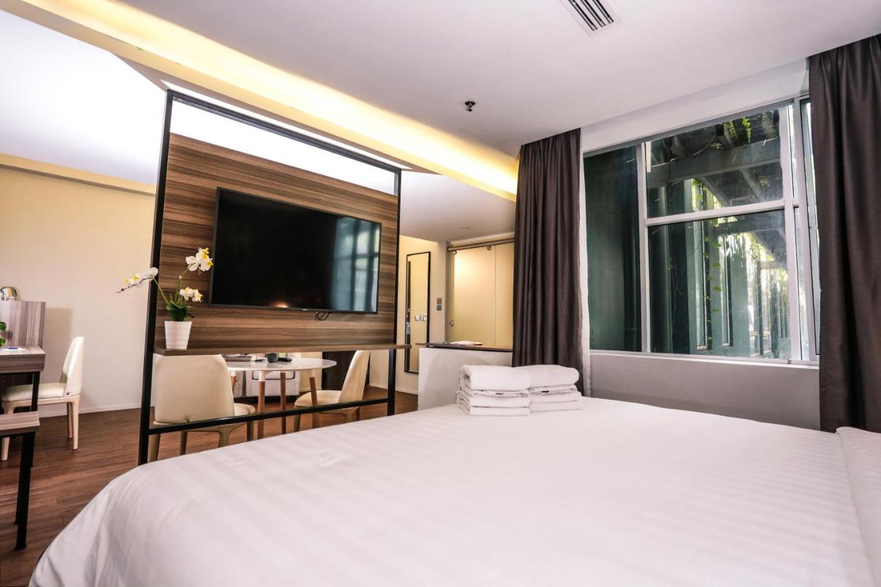 Days Hotel & Suites By Wyndham Kl - Chan Sow Lin Mrt Or Lrt Kuala Lumpur Exterior photo