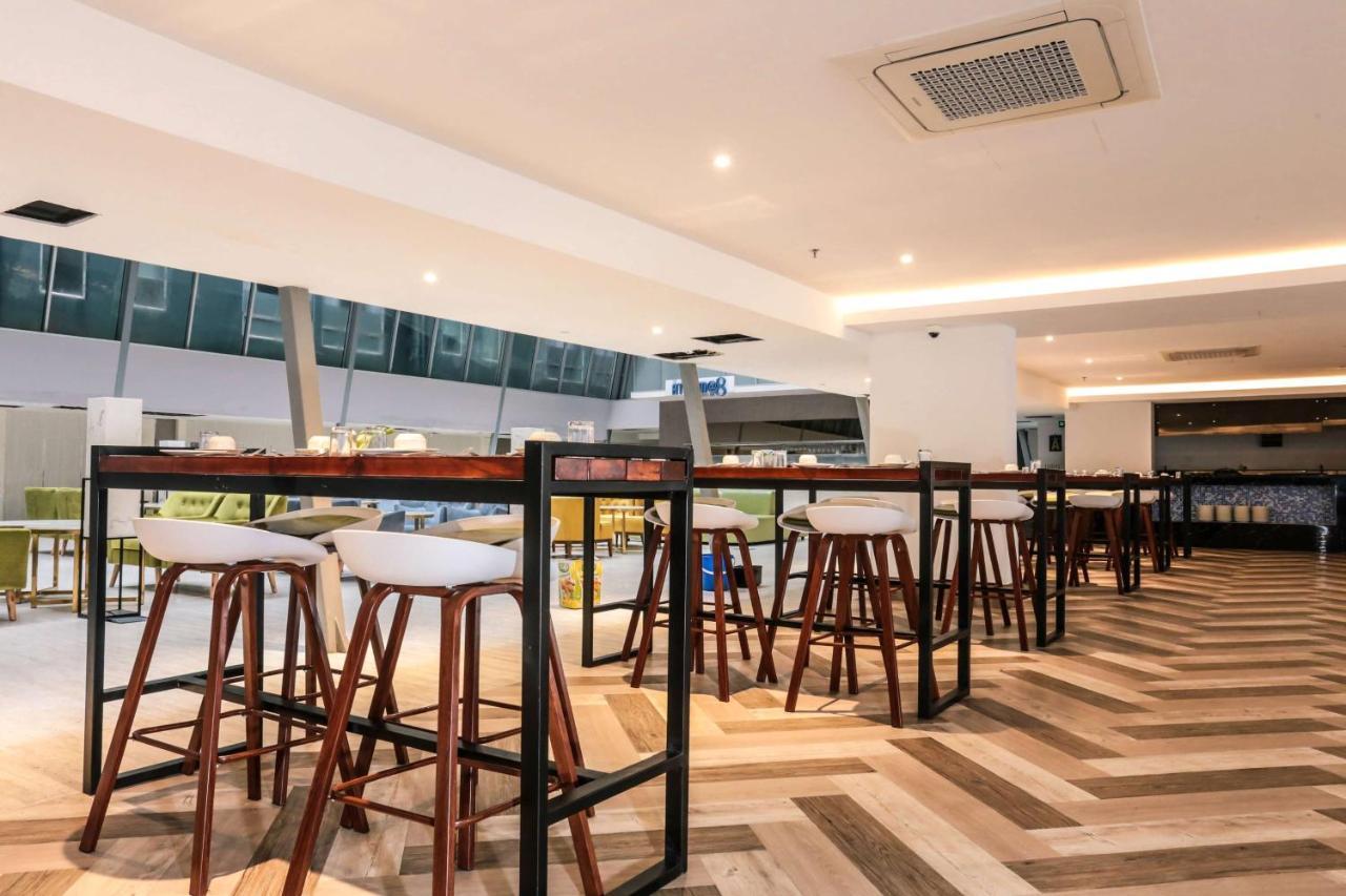 Days Hotel & Suites By Wyndham Kl - Chan Sow Lin Mrt Or Lrt Kuala Lumpur Exterior photo