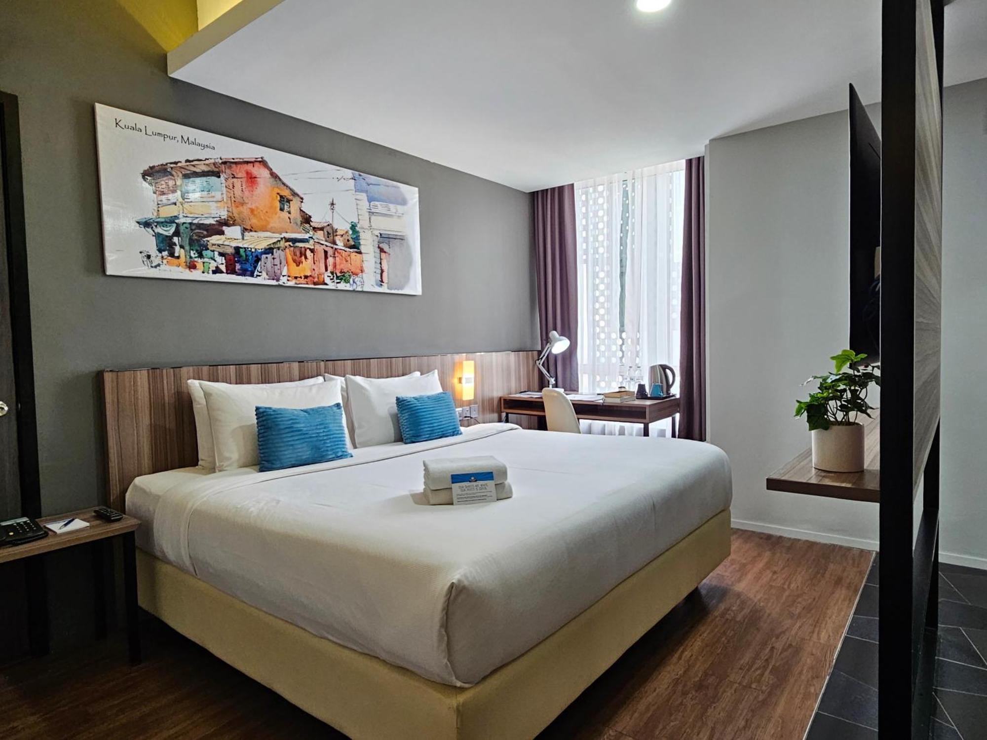Days Hotel & Suites By Wyndham Kl - Chan Sow Lin Mrt Or Lrt Kuala Lumpur Exterior photo