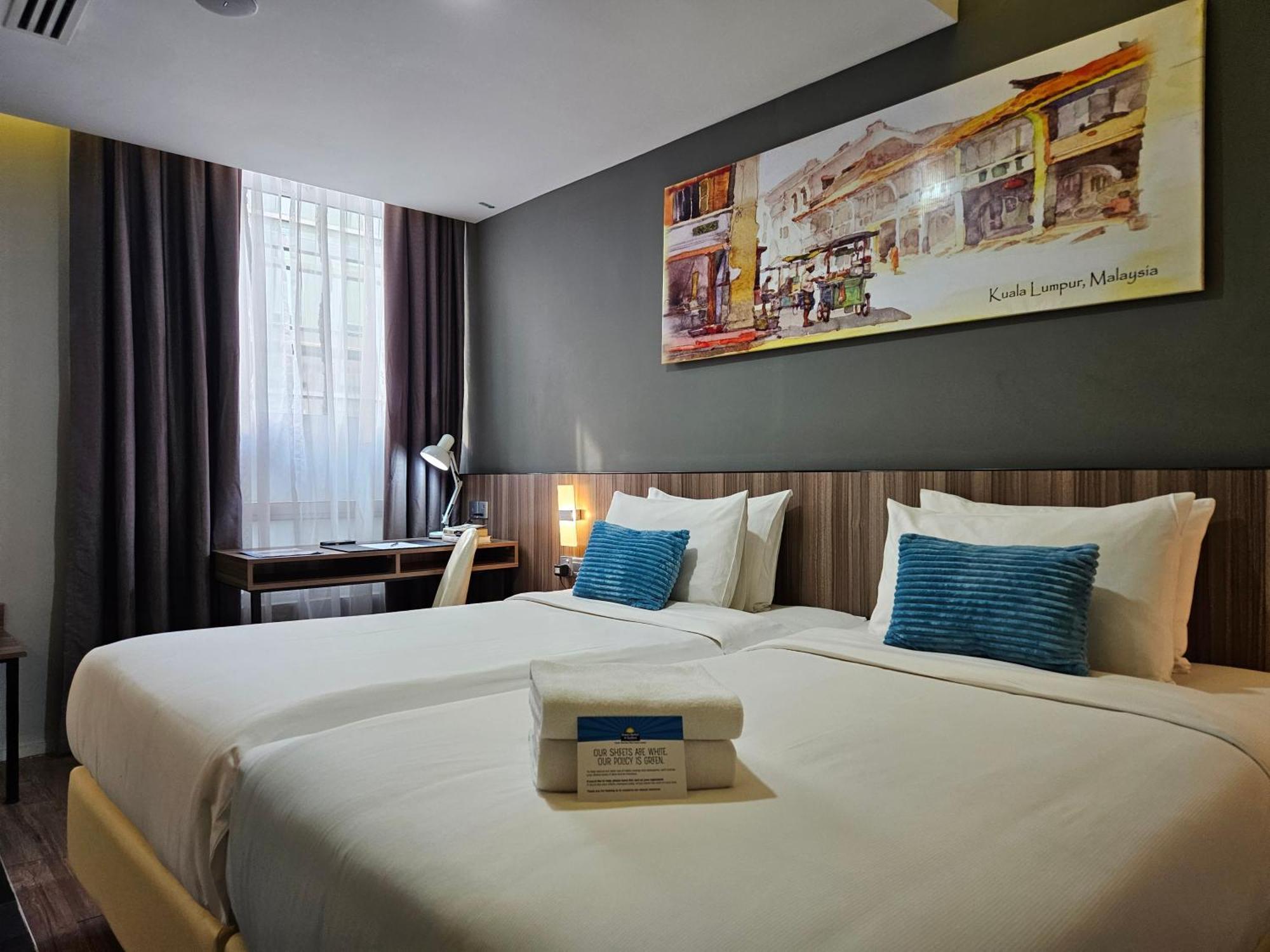 Days Hotel & Suites By Wyndham Kl - Chan Sow Lin Mrt Or Lrt Kuala Lumpur Exterior photo