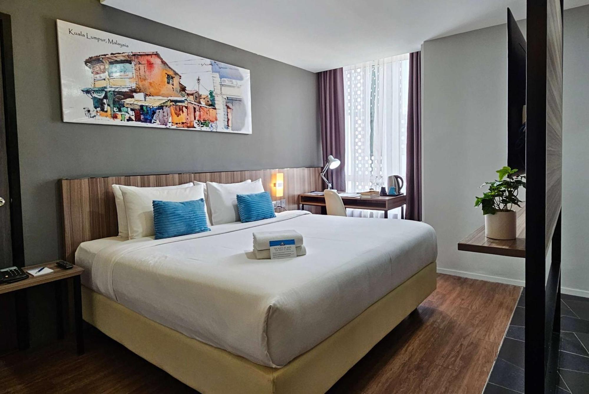Days Hotel & Suites By Wyndham Kl - Chan Sow Lin Mrt Or Lrt Kuala Lumpur Exterior photo