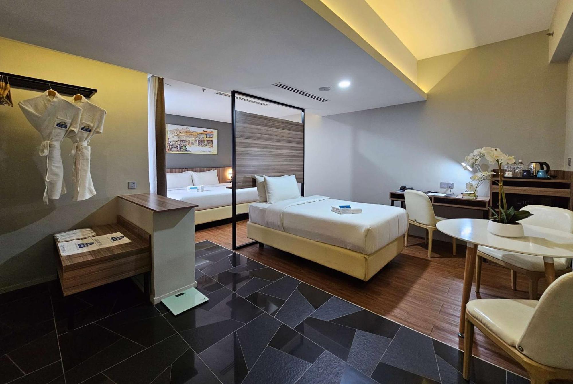 Days Hotel & Suites By Wyndham Kl - Chan Sow Lin Mrt Or Lrt Kuala Lumpur Exterior photo