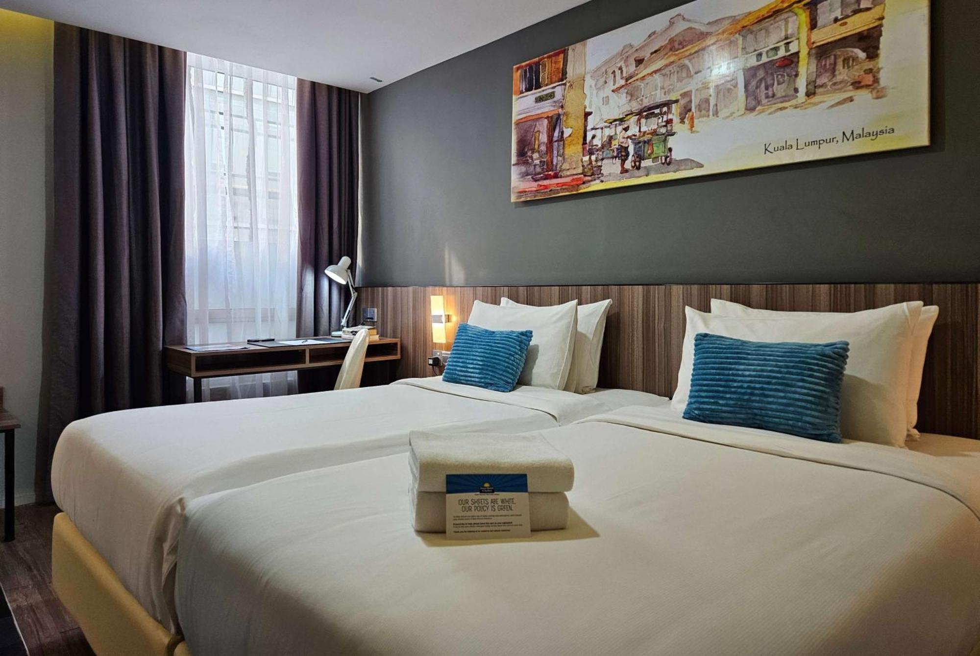 Days Hotel & Suites By Wyndham Kl - Chan Sow Lin Mrt Or Lrt Kuala Lumpur Exterior photo