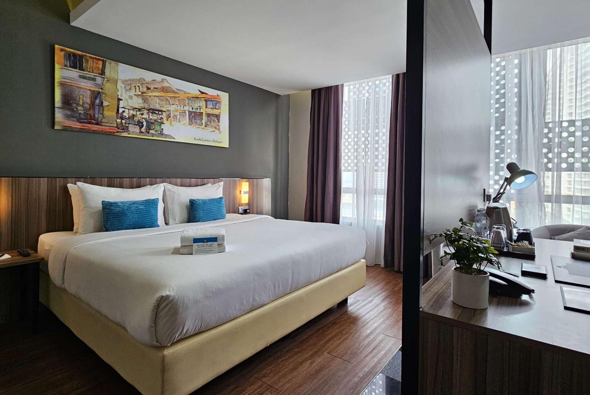 Days Hotel & Suites By Wyndham Kl - Chan Sow Lin Mrt Or Lrt Kuala Lumpur Exterior photo